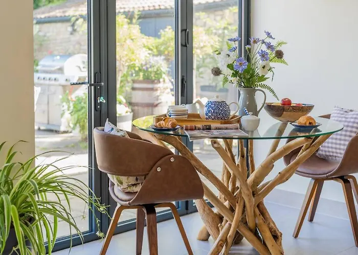 Beautiful One-Bed Countryside Retreat In Bath