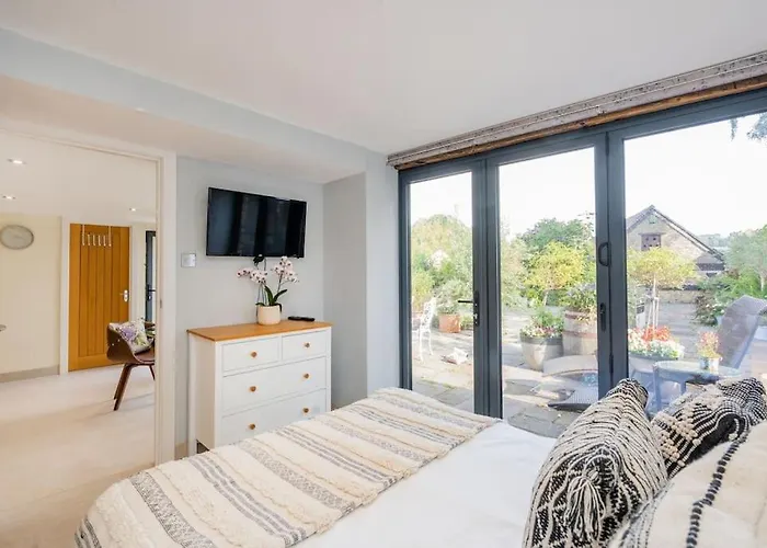 Beautiful One-Bed Countryside Retreat In Bath