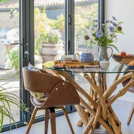 Beautiful One-Bed Countryside Retreat In Bath Apartment Exterior photo