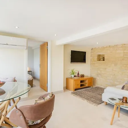 Beautiful One-Bed Countryside Retreat In Bath Apartment Exterior photo